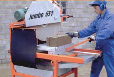 Jumbo 651 Ziegelschneidemaschine im Einsatz